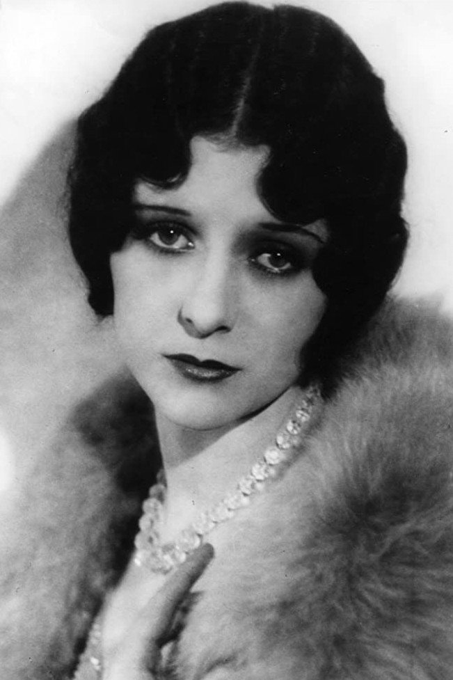 Marceline Day as Sally in The Cameraman