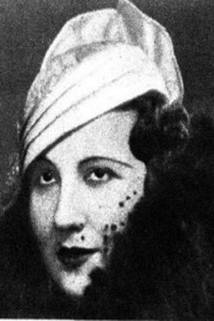 Rosario Royo as Tía Tula in Feather in the Wind