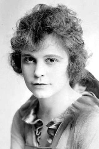 Neva Gerber as Mary Landers in The Screaming Shadow