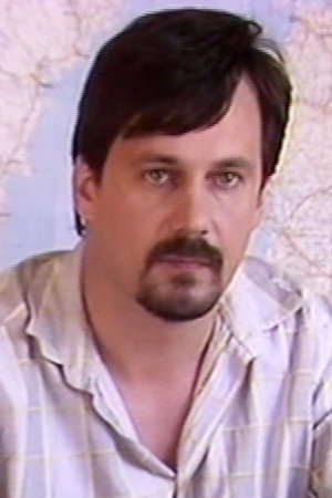 Raimo Grönberg as Old Olavi Virta in The Singer