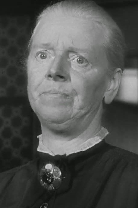 Jean Cadell as Nannie in That Dangerous Age