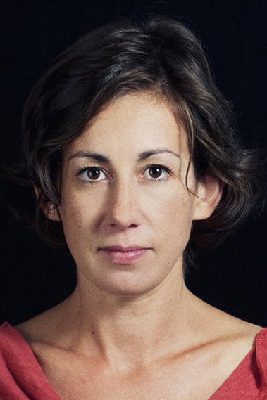 Lucie Pernetová as nevěsta in Crash Road