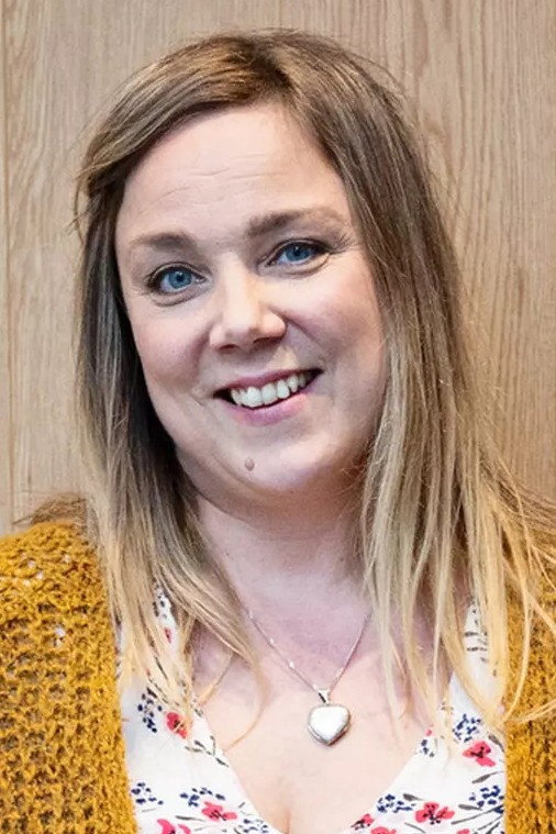 Pihla Penttinen as Sanna in Conversations Between Men