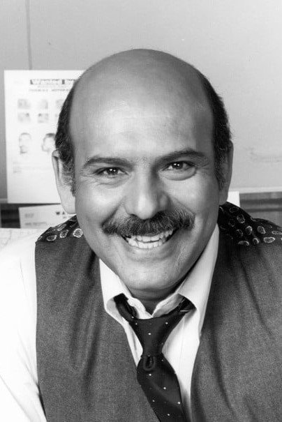 René Enríquez as Mr Rosario in Foster & Laurie