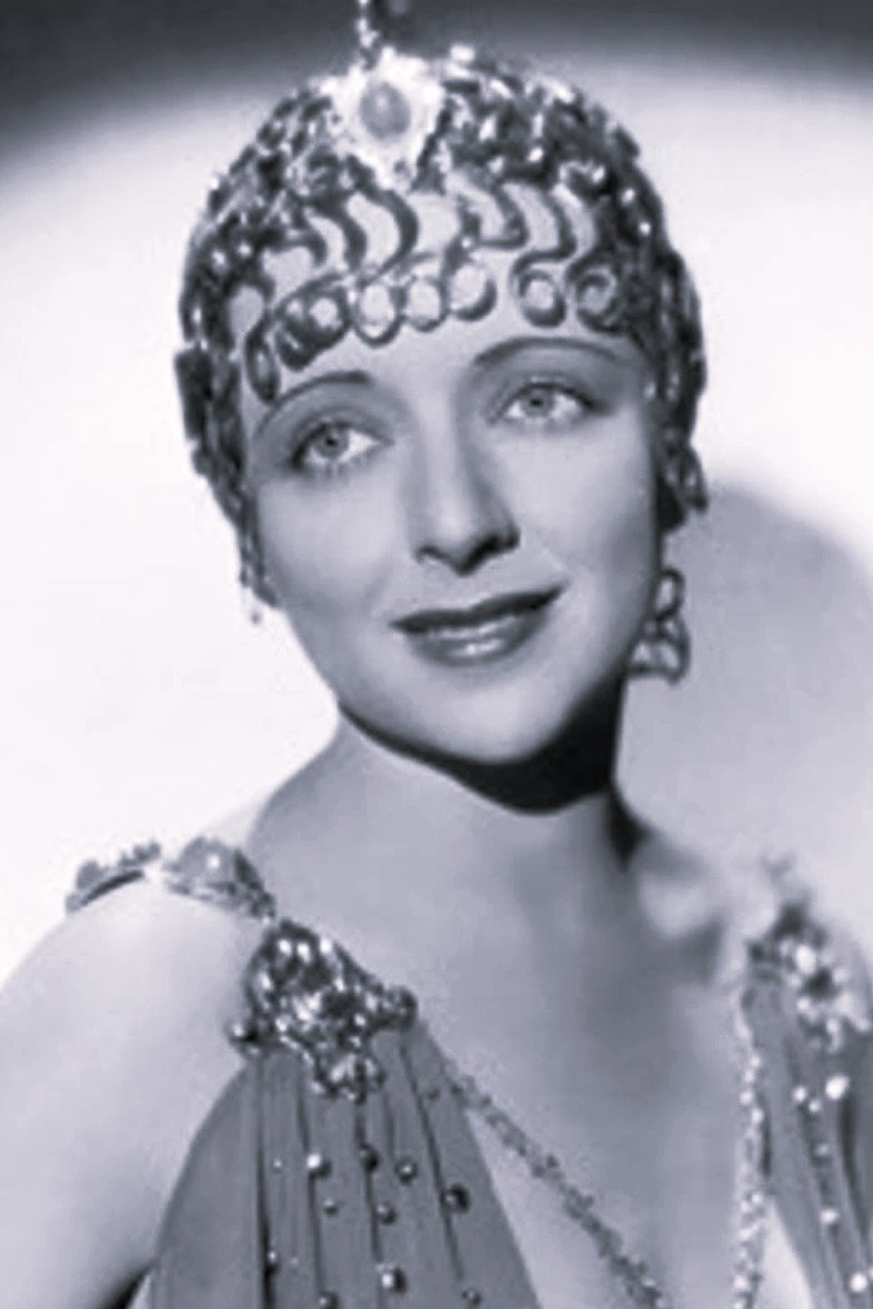 Ferike Boros as Yetta in Caught in the Draft