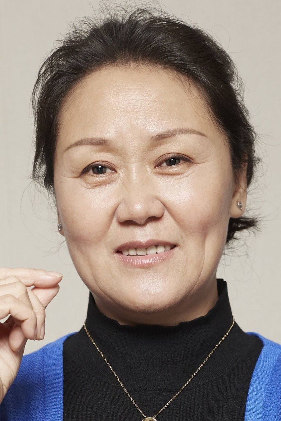 Zhang Aiyue as Cook in Brother