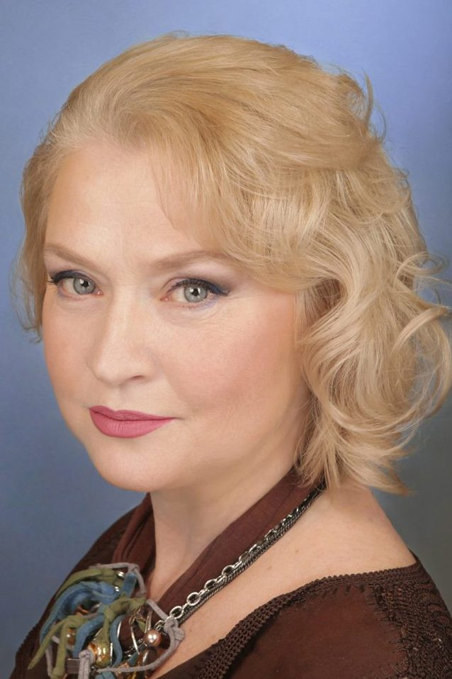 Olena Khyzhna as Mother in Operator Victoria