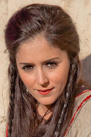 Kalila Bounaylat as Salima in Ouchen