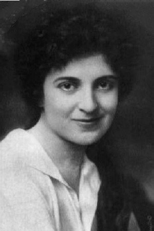 Helen Holmes as Helen Martin in Perils of the Rail