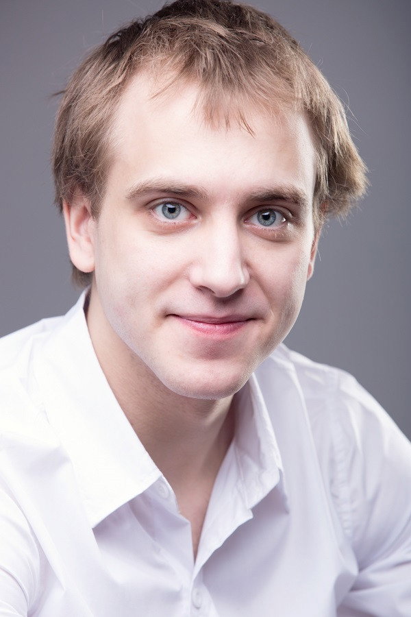 Павел Меленчук as Dmitry Romanov in The Maltese Cross