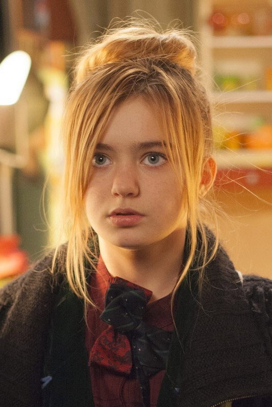 Lola Lasseron as Lou in Lou!