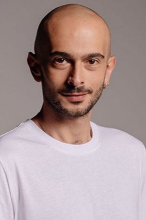 Serhan Alben as Ufuk in Bir Hikayem Var