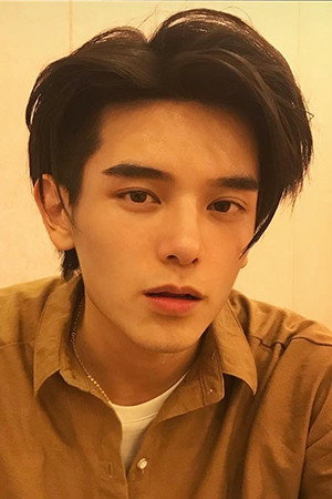 姚驰 as Lu Yue in Falling Into Your Smile