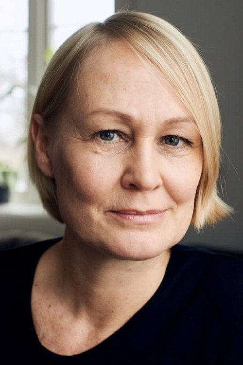 Ingunn Beate Øyen as Gunn in Roeng