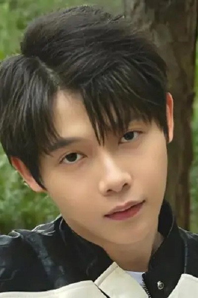 王镱深 as Ji Zhou Ye in 孝子贤孙都跪下，我是你们太奶奶