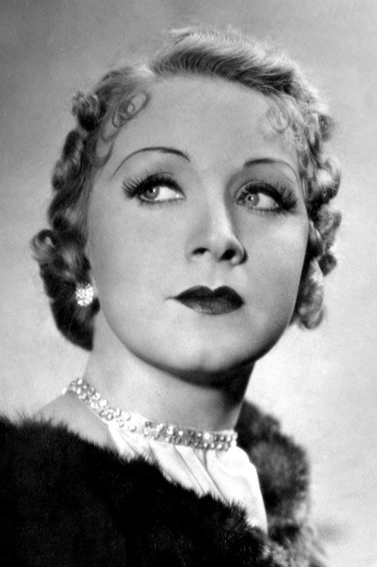 Loda Niemirzanka as Chambermaid in The November Night
