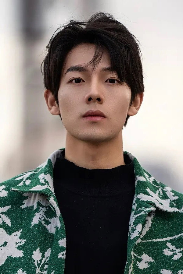 曾辉 as Young Tang Che in Reborn at 18: The Great-Grandma Takes Charge