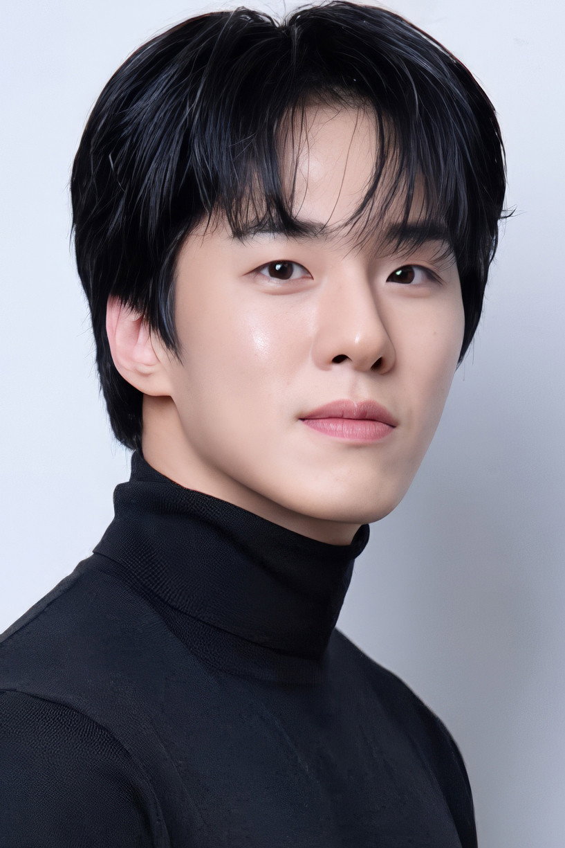 Kim Jong-hun as Kim So-so in I Buy, Therefore I Am