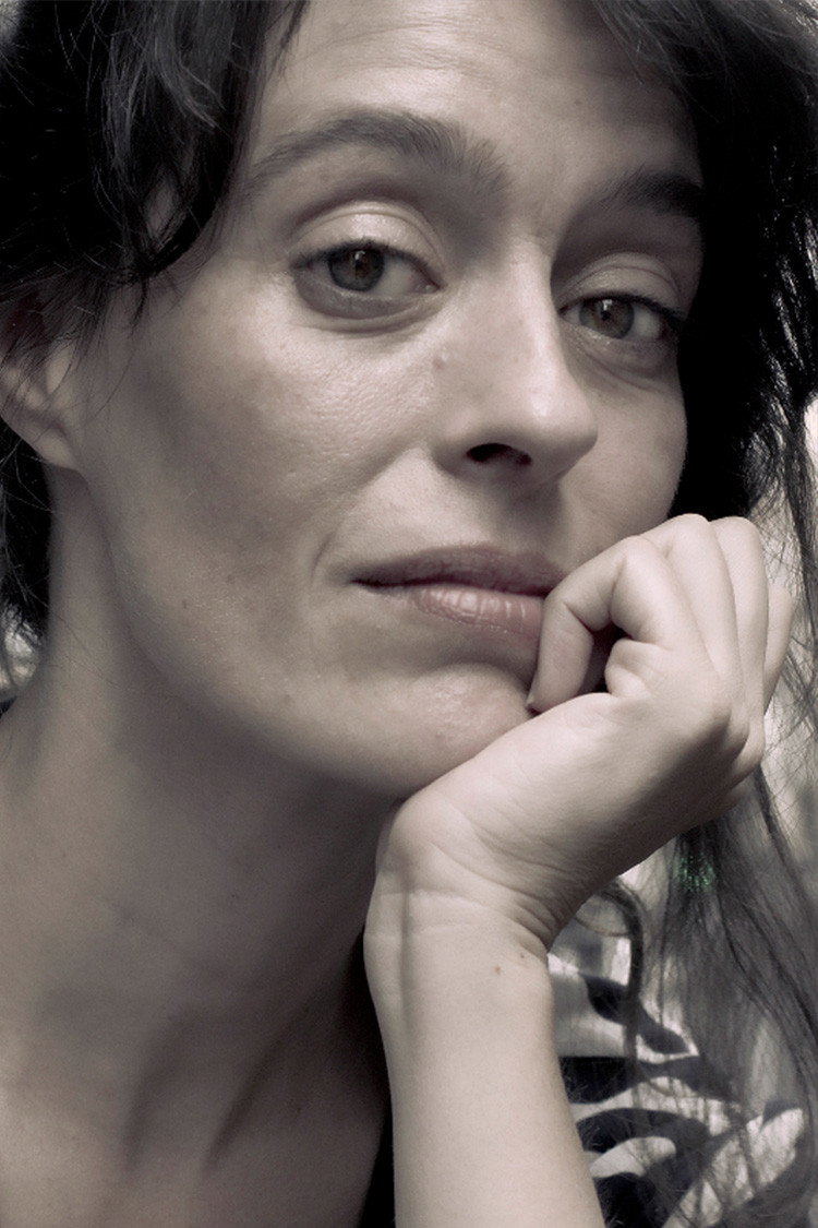 Amaia Merino as Mamá in Alba