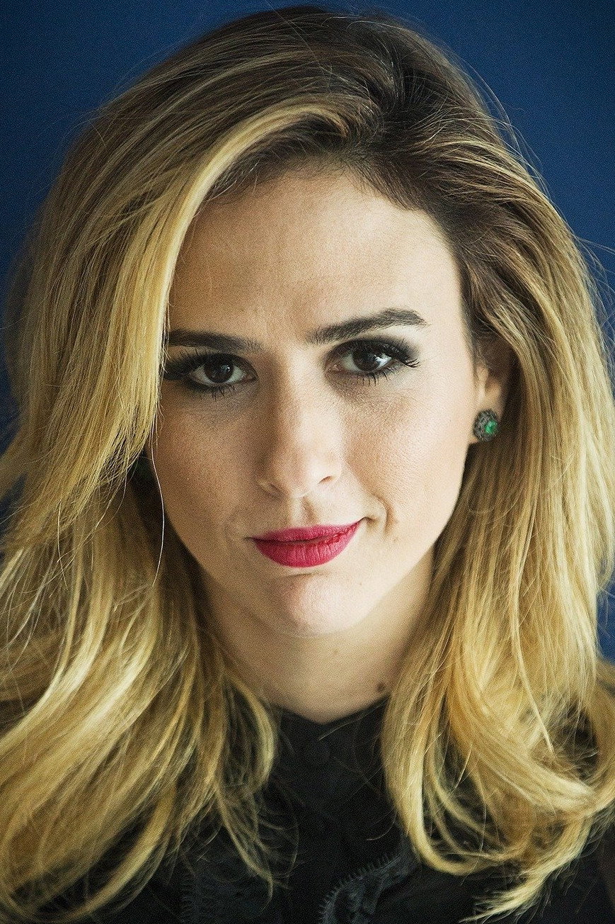 Tatá Werneck as Fedora Abdala Varella Almaci (Fefê) in Burning Hearts