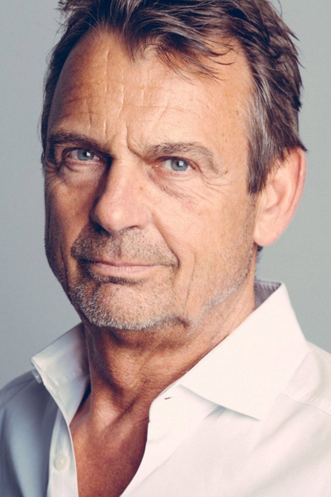 Krystian Martinek as Thomas in Kontakt bitte.