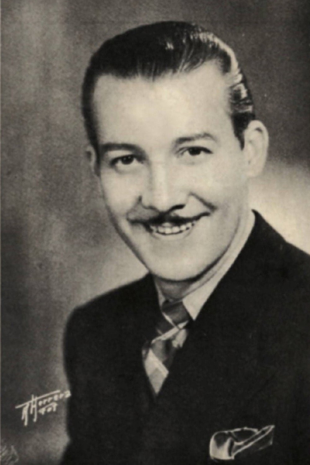 Juan José Martínez Casado as Antonio Salvadores in La esfinge maragata