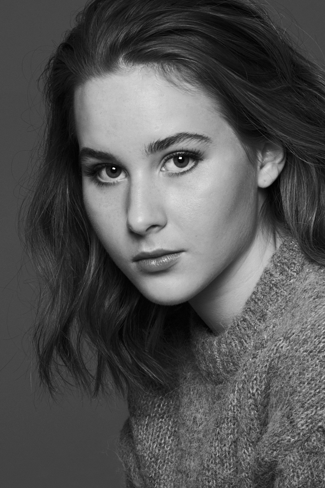 Aiko Beemsterboer as Emma Van Loo in Omerta