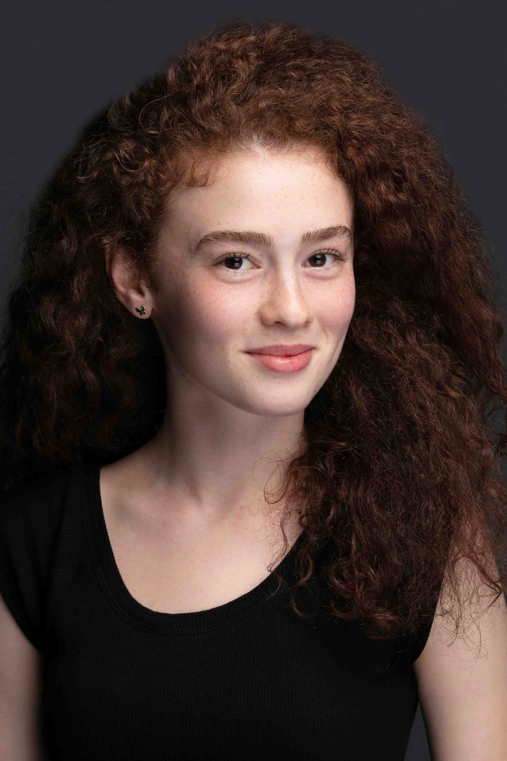 Ezgi Gör as Selin Demir in Annemizi Saklarken