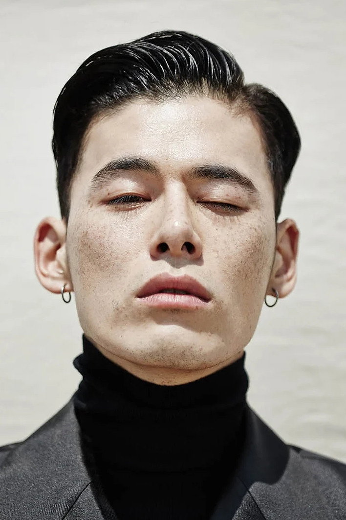 김원중 as Self - Host in Closet Battle