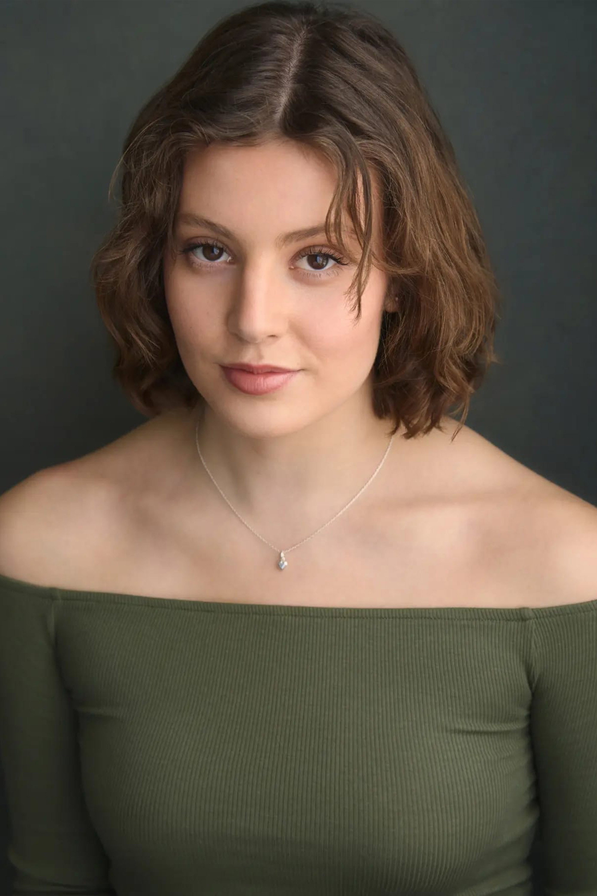 Isabel Forward as Mabel Taylor in Pandora