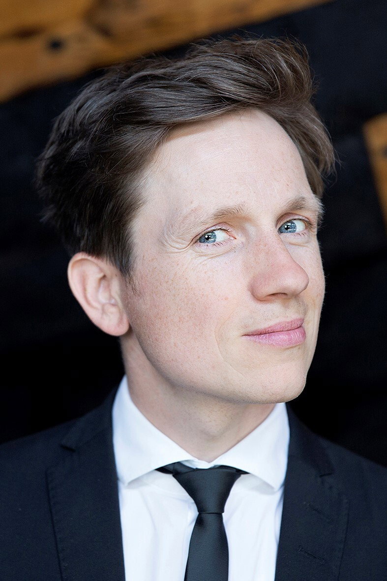 Johannes Büchs as self-host in Can Johannes Do It?