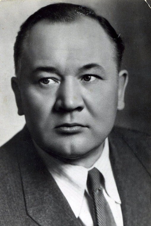 Борис Андреев as Александр Егорович Ванюшин in Vanyushin's Kids