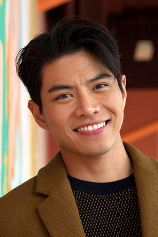 Joey Law as 凌承禄 in The Runner