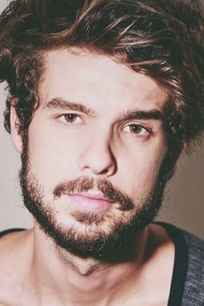 Caíque Nogueira as Thiago in Ana e Vitória