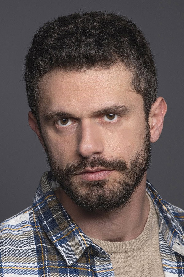 Yiğit Kirazcı as Ali in Baba Nerdesin Kayboldum