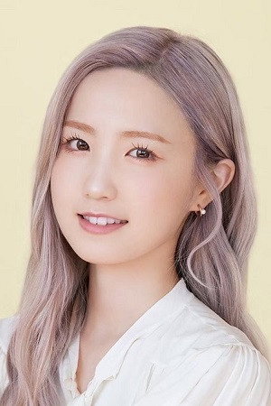 Hitomi Honda as artist in IZ*ONE