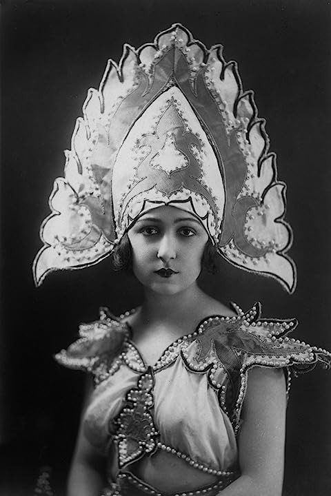 Alexiane as Juliana in La Réponse du destin