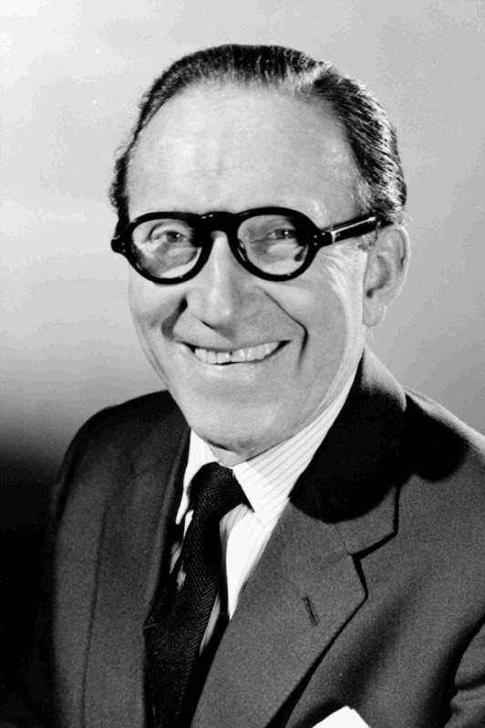 Arthur Askey as Self in Before Your Very Eyes