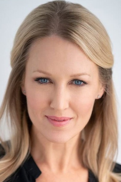 Michelle Davidson as Lisa the real estate agent in Renovation of the Heart