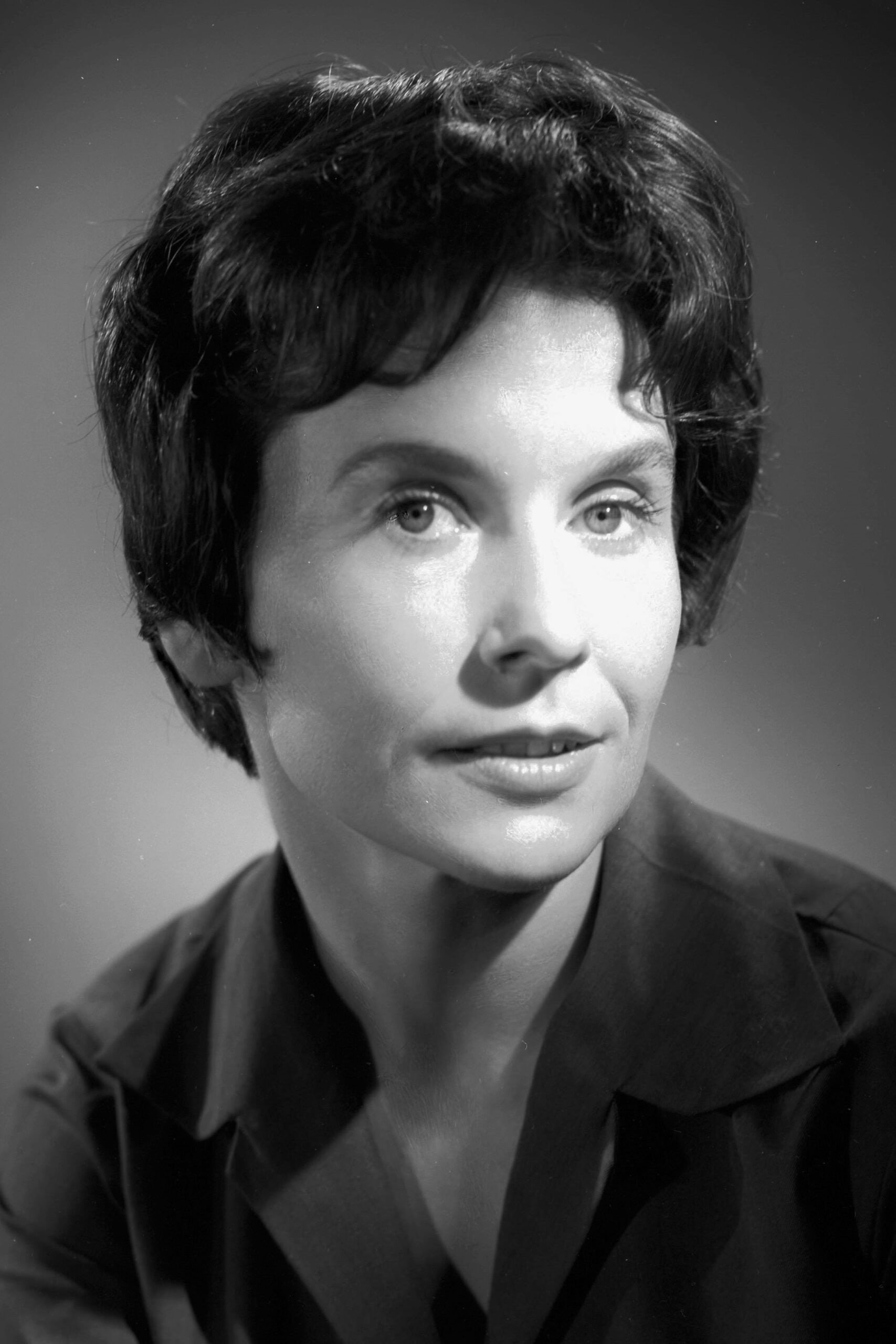 Françoise Faucher as Louise in L'enfant bleu