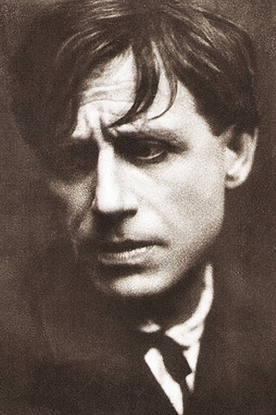 Gregori Chmara as Robin, poet and screenwriter in Queen Of The Screen