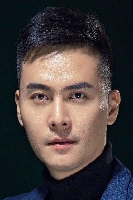 陈宝国 as Li Huan in Super Housemaid
