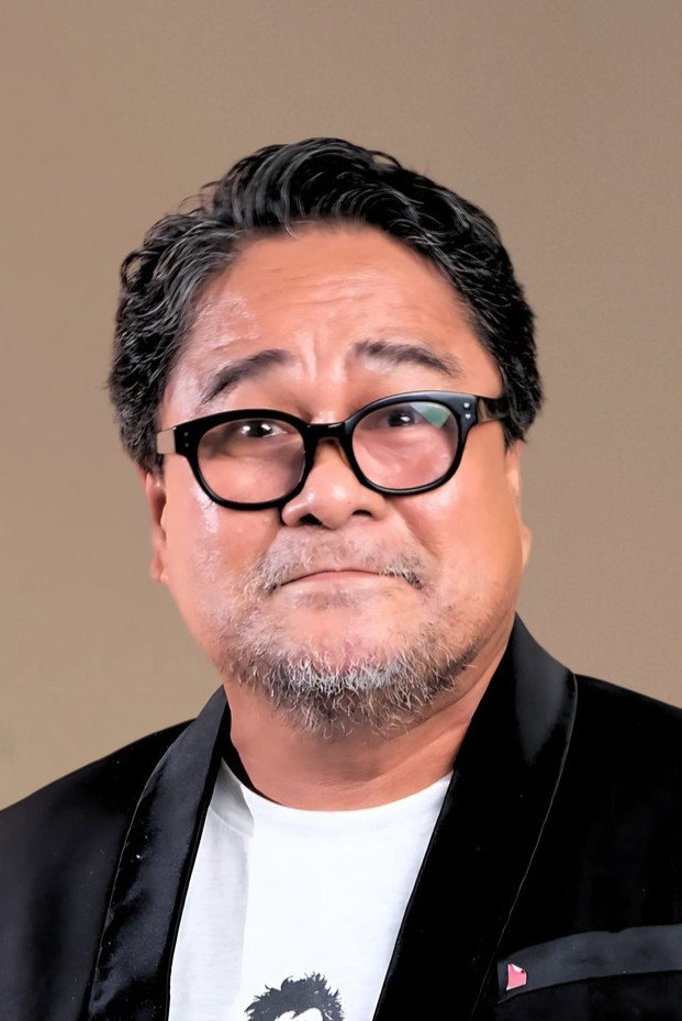 Soliman Cruz as Mr. Castillo in Paano na Kaya