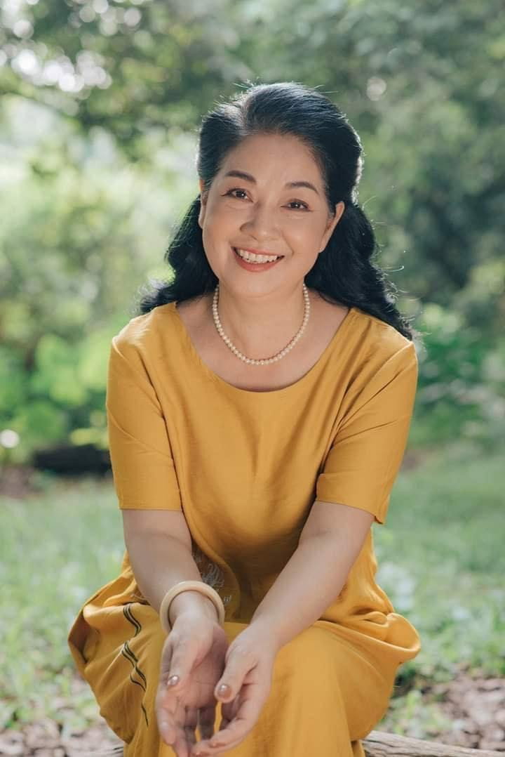 Minh Phương as Bà Sương in Trở Về Giữa Yêu Thương