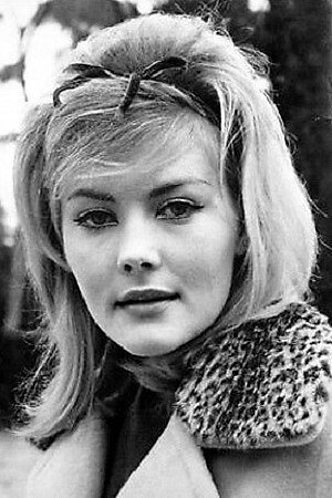 Elisabetta Velinska as The Sicilian Industrialist's Daughter in Nel blu dipinto di blu