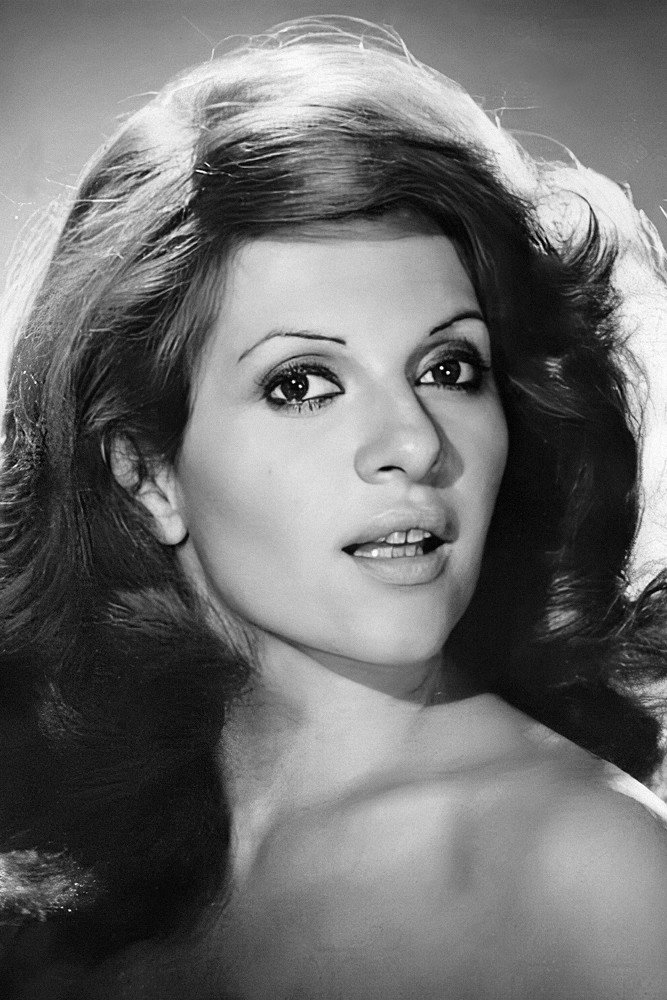 Leonor Benedetto as Rosa Ramos in Rosa de lejos