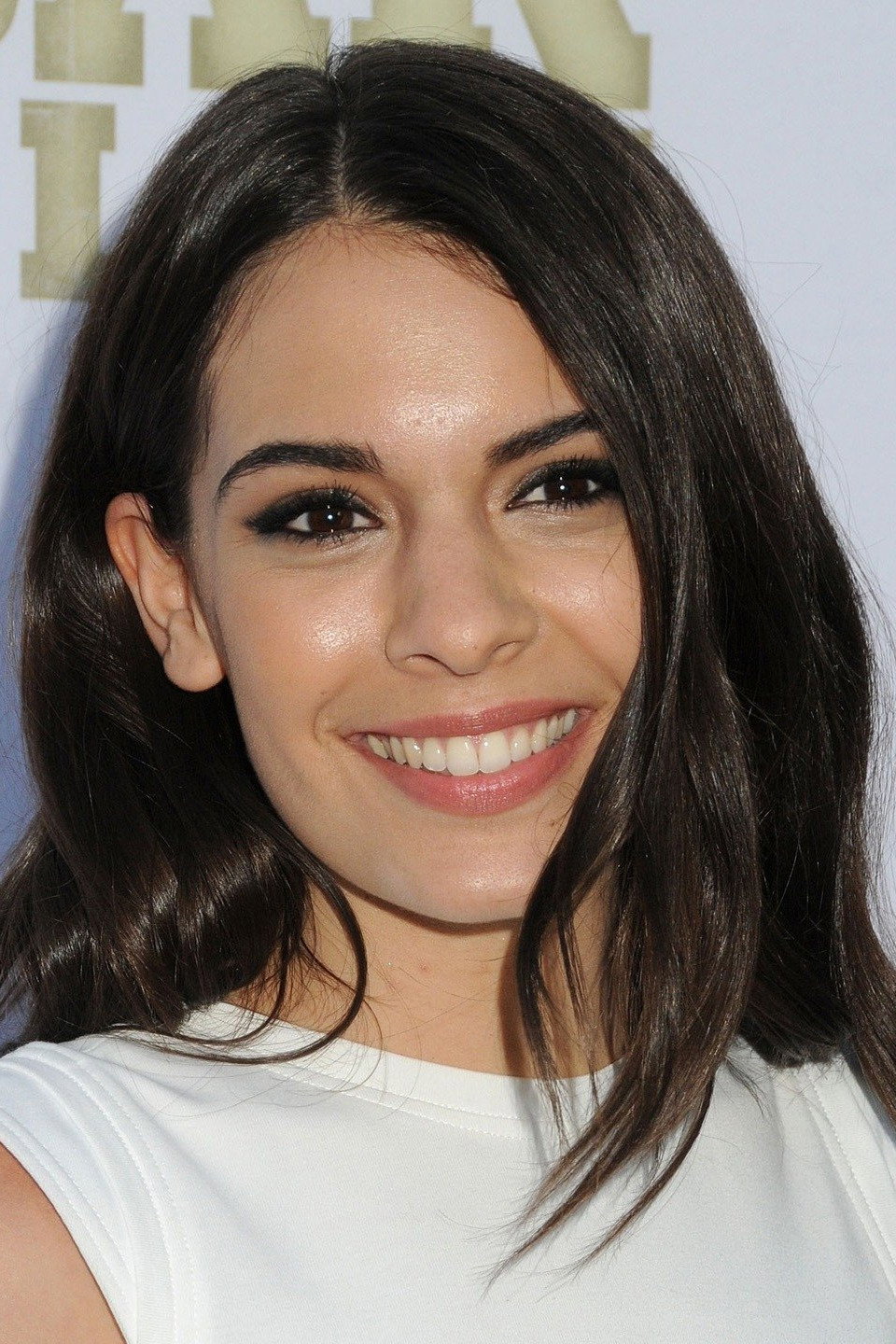 Claudia Traisac as Lara Balares in Unauthorized Living