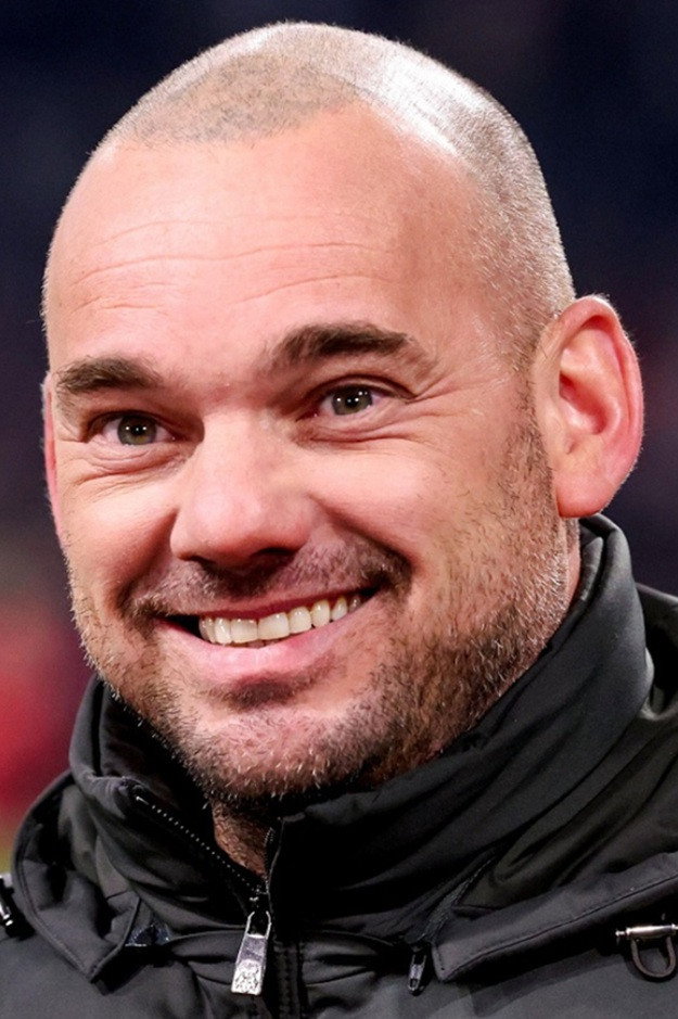 Wesley Sneijder as Self - Host in Wes & Raf