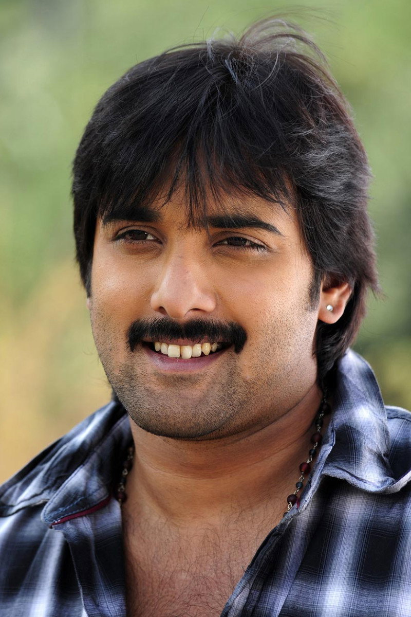 Tarun as Sridhar in Enakku 20 Unakku 18