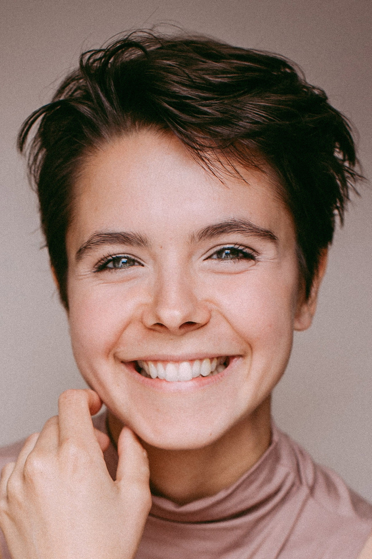 Paloma Kwiatkowski as Lily in The Island Between Tides